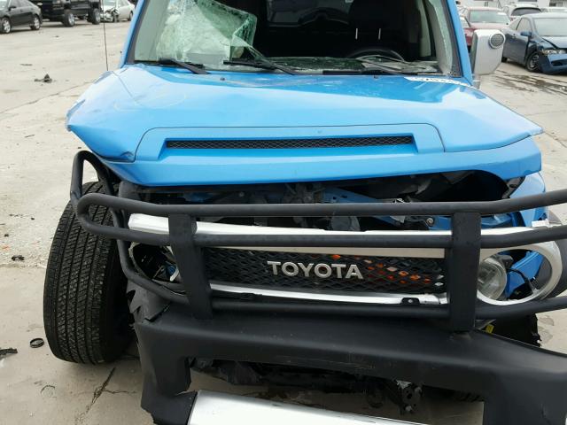 JTEZU11F270018364 - 2007 TOYOTA FJ CRUISER BLUE photo 7