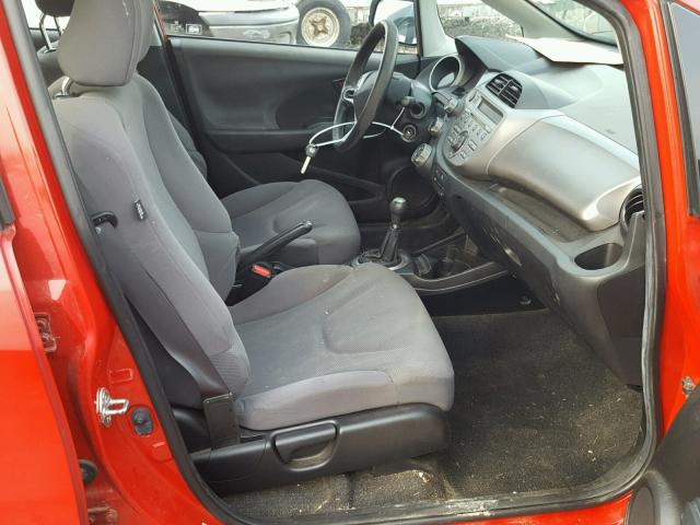 JHMGE87259S025577 - 2009 HONDA FIT RED photo 5