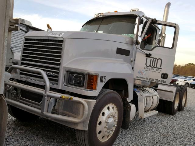 1M1PN4GY6KM002138 - 2019 MACK PINNACLE WHITE photo 2