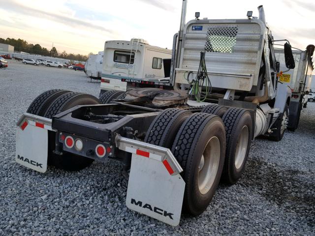 1M1PN4GY6KM002138 - 2019 MACK PINNACLE WHITE photo 4