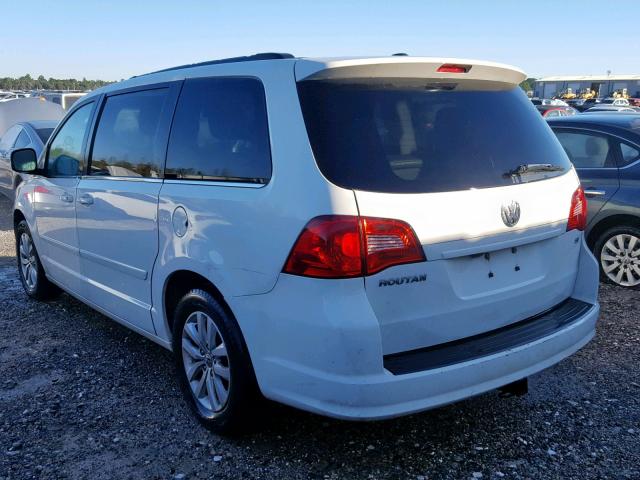 2C4RVABG0CR194001 - 2012 VOLKSWAGEN ROUTAN SE WHITE photo 3