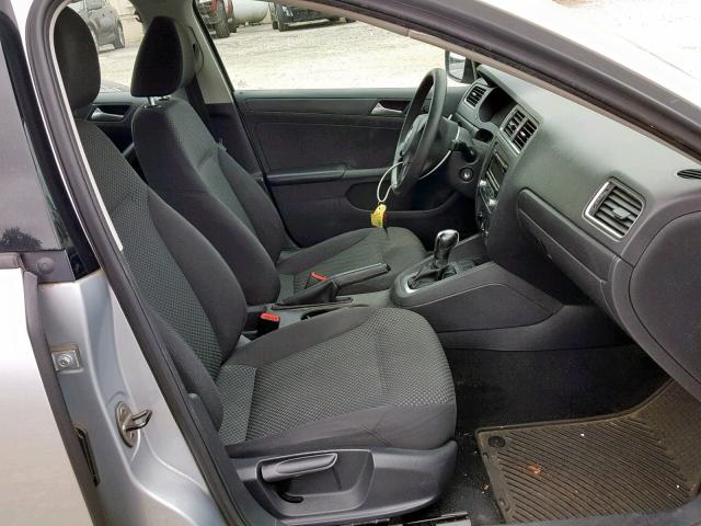 3VW2K7AJ7DM404139 - 2013 VOLKSWAGEN JETTA BASE Արծաթագույն լուսանկար 5