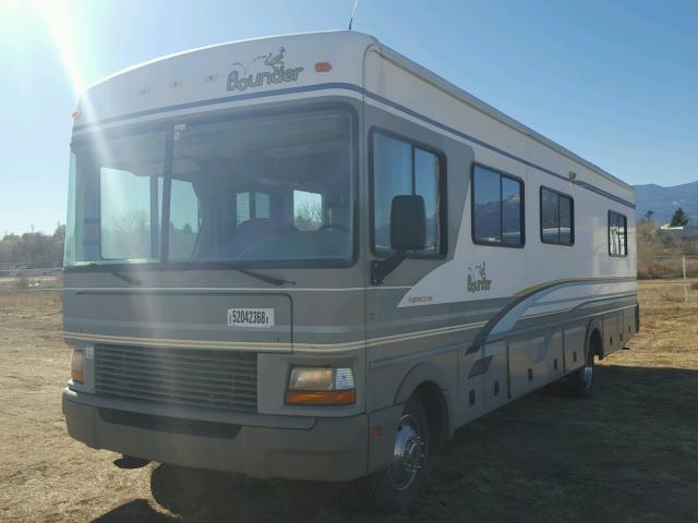 3FCNF53S0XJA35998 - 2000 FLEETWOOD BOUNDER  WHITE photo 2