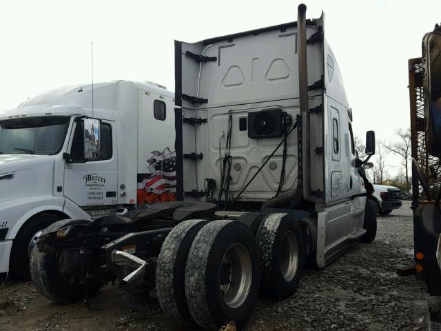 3AKJGLDV1GSGX9969 - 2016 FREIGHTLINER CASCADIA 1 WHITE photo 4