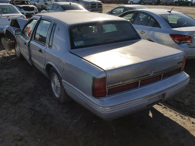 1LNLM83W8TY729655 - 1996 LINCOLN TOWN CAR C SILVER photo 3