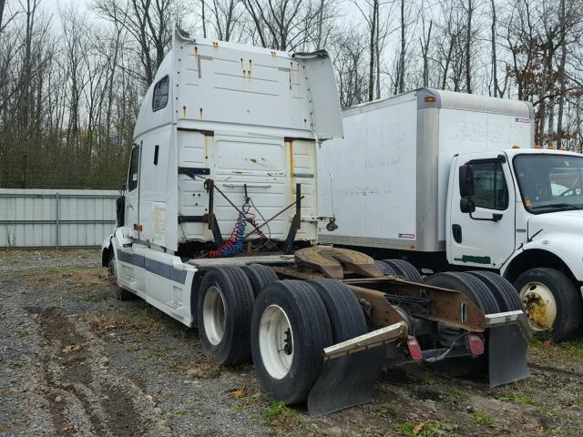 4V4NC9TJ06N419469 - 2006 VOLVO VN VNL WHITE photo 3