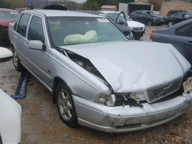 YV1LS5576W1530979 - 1998 VOLVO S70 GRAY photo 1