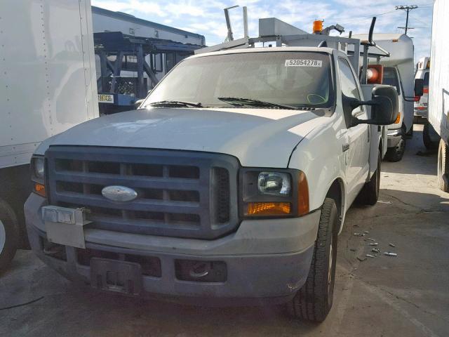 1FDSF30586EB15280 - 2006 FORD F350 SRW S WHITE photo 2