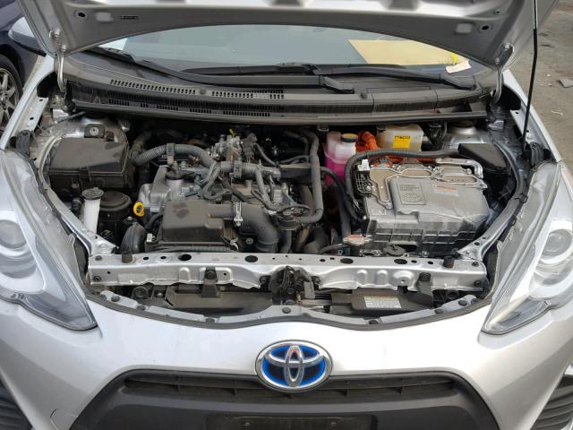 JTDKDTB33G1123673 - 2016 TOYOTA PRIUS C SILVER photo 7