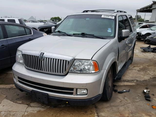 5LMFU28516LJ22375 - 2006 LINCOLN NAVIGATOR Күміс фото 2