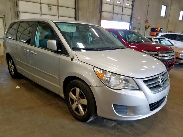 2V4RW3D13AR360581 - 2010 VOLKSWAGEN ROUTAN SE SILVER photo 1