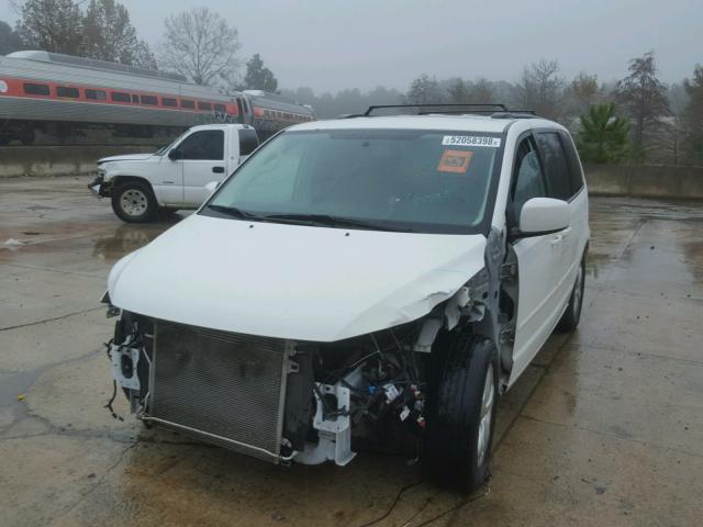 2V4RW3DG3BR622072 - 2011 VOLKSWAGEN ROUTAN SE WHITE photo 2