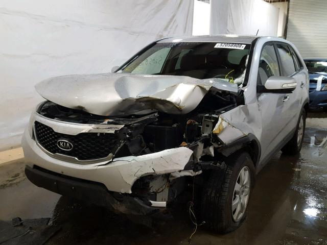 5XYKTDA62DG359408 - 2013 KIA SORENTO LX SILVER photo 2