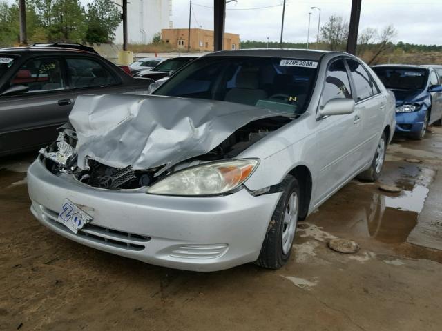 4T1BE32K82U028081 - 2002 TOYOTA CAMRY LE SILVER photo 2