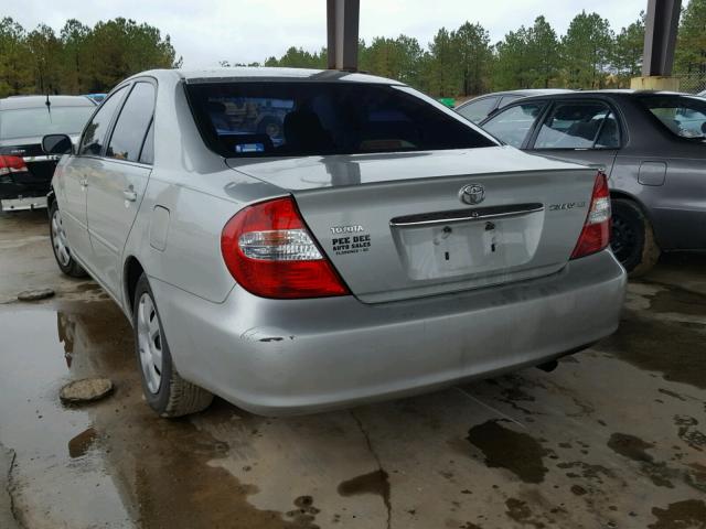 4T1BE32K82U028081 - 2002 TOYOTA CAMRY LE SILVER photo 3