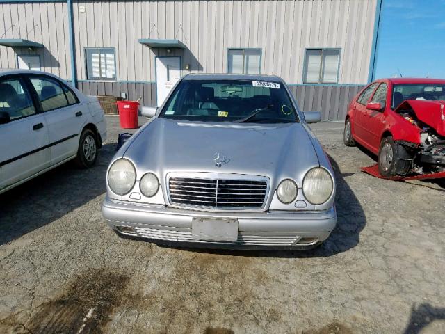 WDBJF55F0VJ025476 - 1997 MERCEDES-BENZ E 320 SILVER photo 9