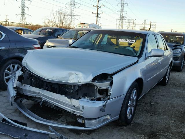 1G6KD5E65BU127591 - 2011 CADILLAC DTS LUXURY SILVER photo 2