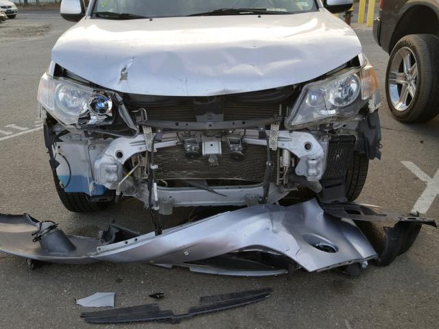 JA4MT41X08Z016115 - 2008 MITSUBISHI OUTLANDER SILVER photo 9