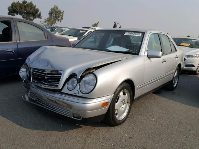 WDBJF72F7VA198489 - 1997 MERCEDES-BENZ E 420 SILVER photo 2