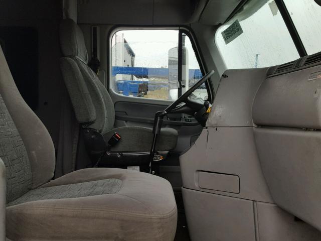 1FUY1WEB61LH51161 - 2001 FREIGHTLINER MEDIUM CON WHITE photo 5