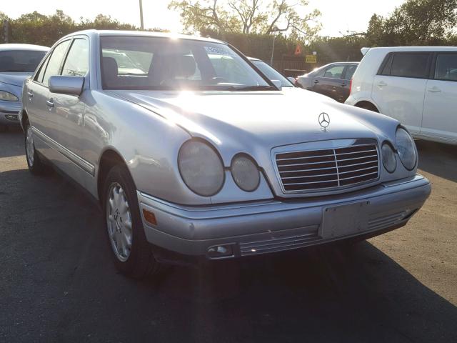 WDBJF65F5WA675573 - 1998 MERCEDES-BENZ E 320 SILVER photo 1