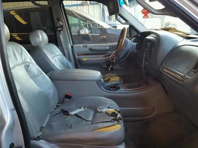 5LMFU28A1YLJ34378 - 2000 LINCOLN NAVIGATOR Gümüş foto 5