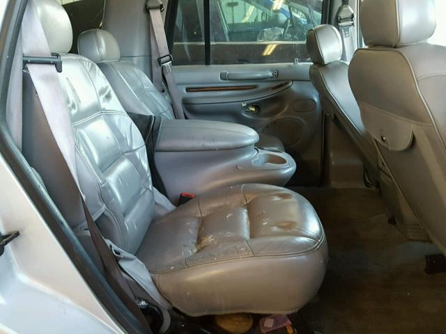 5LMFU28A1YLJ34378 - 2000 LINCOLN NAVIGATOR Gümüş foto 6