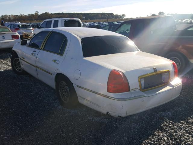 1LNHM81W55Y622736 - 2005 LINCOLN TOWN CAR S WHITE photo 3