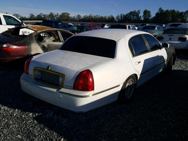 1LNHM81W55Y622736 - 2005 LINCOLN TOWN CAR S WHITE photo 4