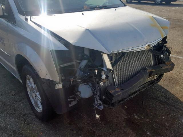 2A4RR5D1XAR308968 - 2010 CHRYSLER TOWN & COU SILVER photo 9