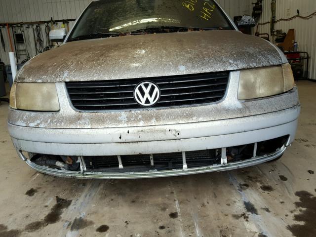 WVWNA63B9XE216221 - 1999 VOLKSWAGEN PASSAT GLS SILVER photo 9