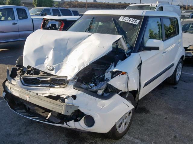 KNDJT2A53D7771034 - 2013 KIA SOUL WHITE photo 2