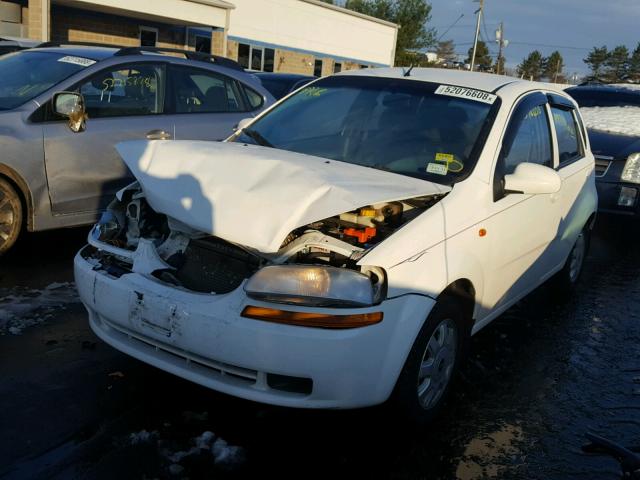 KL1TJ62694B159745 - 2004 CHEVROLET AVEO LS WHITE photo 2