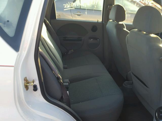 KL1TJ62694B159745 - 2004 CHEVROLET AVEO LS WHITE photo 6