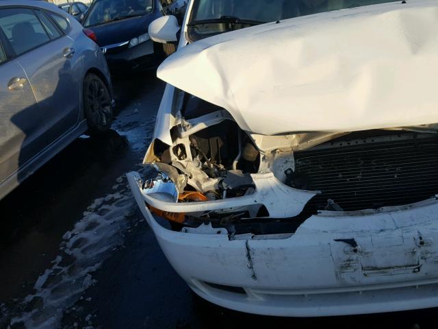 KL1TJ62694B159745 - 2004 CHEVROLET AVEO LS WHITE photo 9