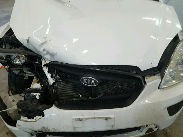 KNAFG526787157173 - 2008 KIA RONDO LX WHITE photo 7