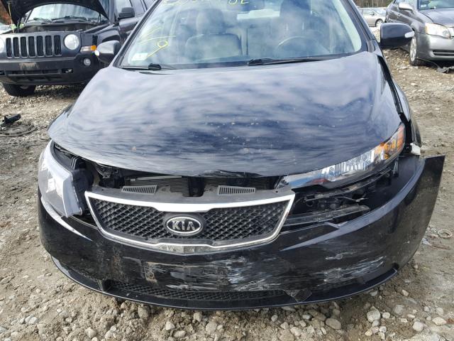 KNAFU4A24A5263955 - 2010 KIA FORTE EX BLACK photo 9