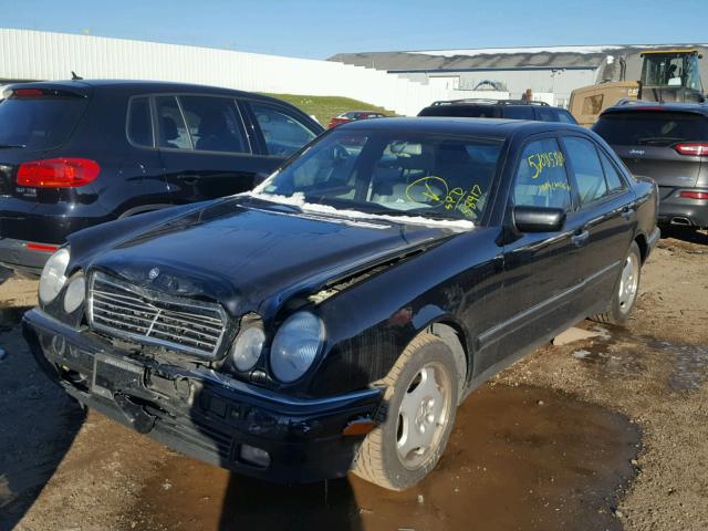 WDBJF72F3VA583385 - 1997 MERCEDES-BENZ E 420 BLACK photo 2