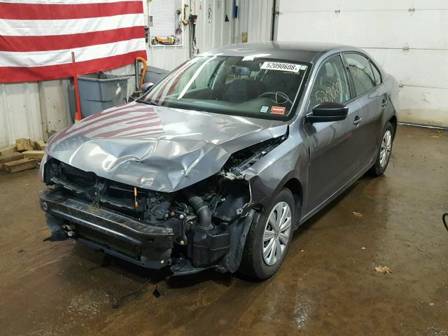 3VW1K7AJ6DM390956 - 2013 VOLKSWAGEN JETTA BASE Գրաֆիտ լուսանկար 2