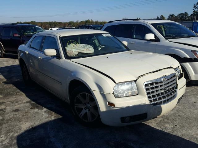 2C3LA53G47H780563 - 2007 CHRYSLER 300 TOURIN WHITE photo 1