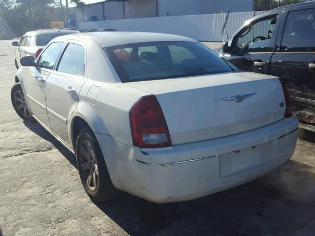 2C3LA53G47H780563 - 2007 CHRYSLER 300 TOURIN WHITE photo 3