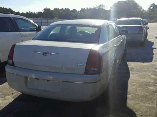 2C3LA53G47H780563 - 2007 CHRYSLER 300 TOURIN WHITE photo 4