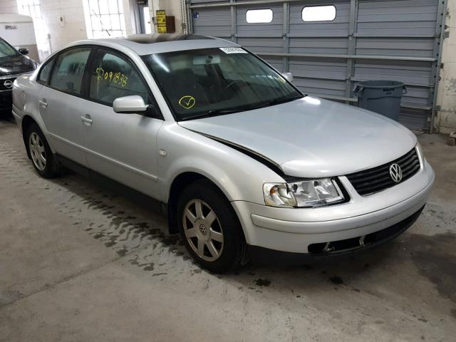 WVWDH63B11E000183 - 2001 VOLKSWAGEN PASSAT GLS SILVER photo 1