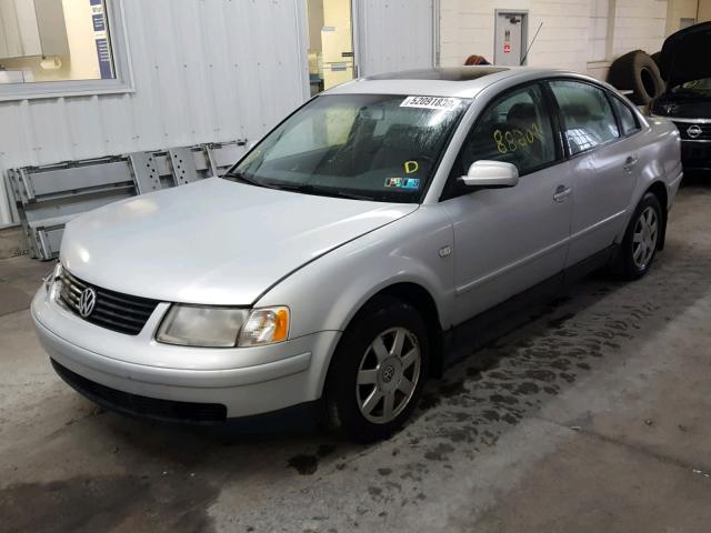 WVWDH63B11E000183 - 2001 VOLKSWAGEN PASSAT GLS SILVER photo 2