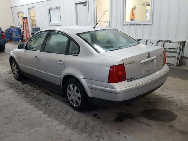 WVWDH63B11E000183 - 2001 VOLKSWAGEN PASSAT GLS SILVER photo 3