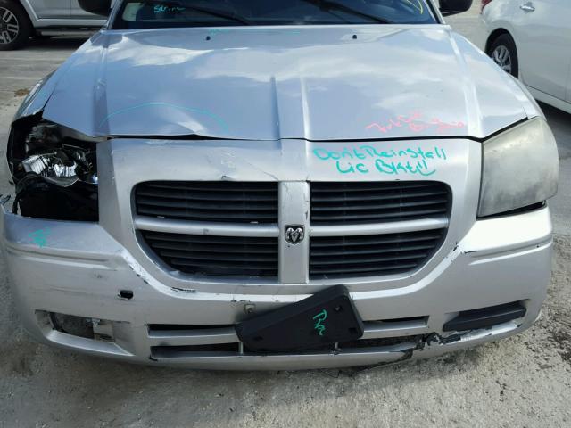 2D4FV48V05H128747 - 2005 DODGE MAGNUM SXT SILVER photo 9