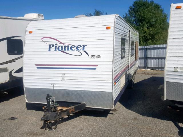 1EBT252246004957 - 2004 FLEETWOOD PIONEER  WHITE photo 3