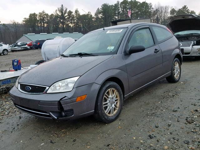 1FAFP31N36W167790 - 2006 FORD FOCUS ZX3 CHARCOAL photo 2