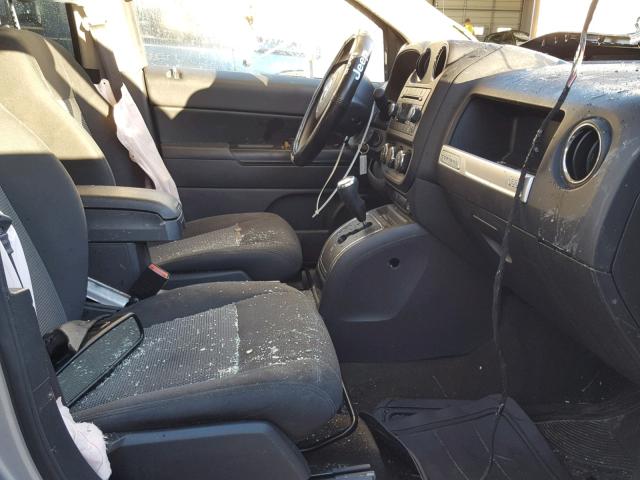 1C4NJDBB3HD143246 - 2017 JEEP COMPASS SP Gümüş foto 5