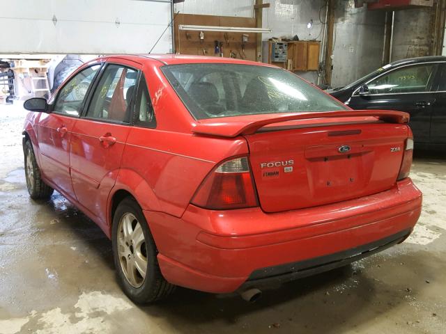 1FAHP38Z35W103233 - 2005 FORD FOCUS ZX4 RED photo 3